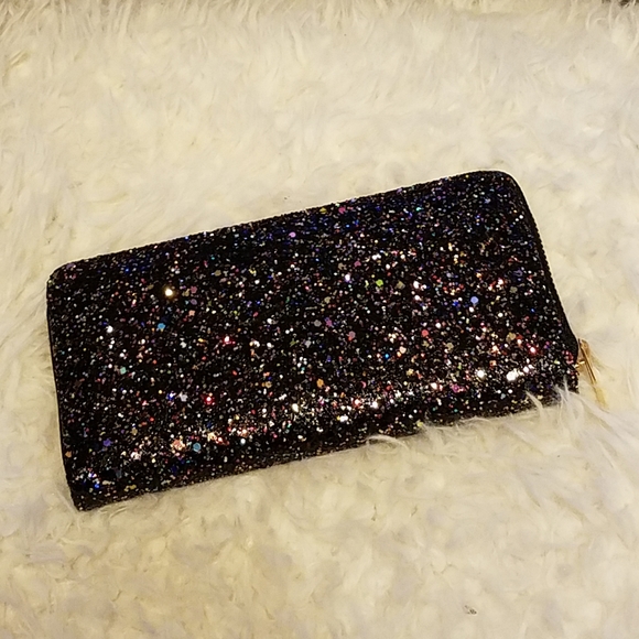 Black Zippered Clutch - Picture 2 of 3